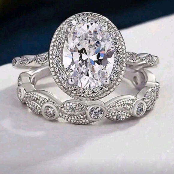 2pcs Elegant Silver Round Cut Cubic Zirconia Ring Set size 7 - Picture 3 of 4